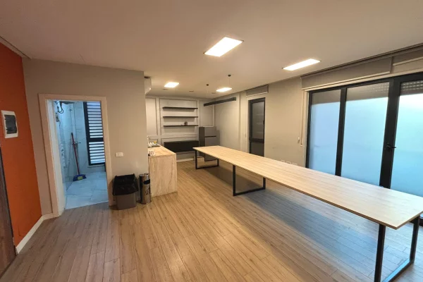 🏢Jepet Zyre me Qira ne Qender Prane Bulevardit Zogu i Pare!