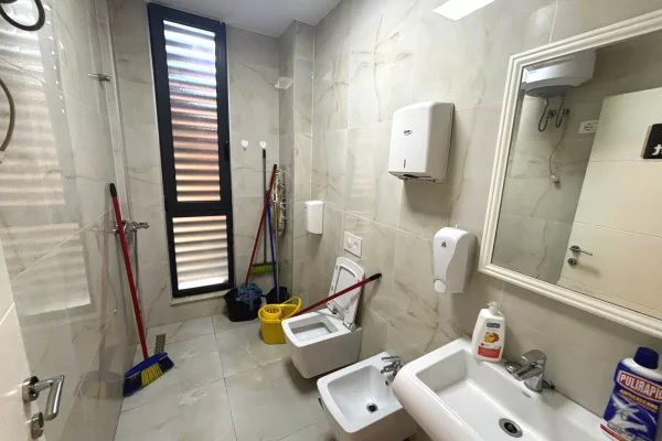 🏢Jepet Zyre me Qira ne Qender Prane Bulevardit Zogu i Pare!