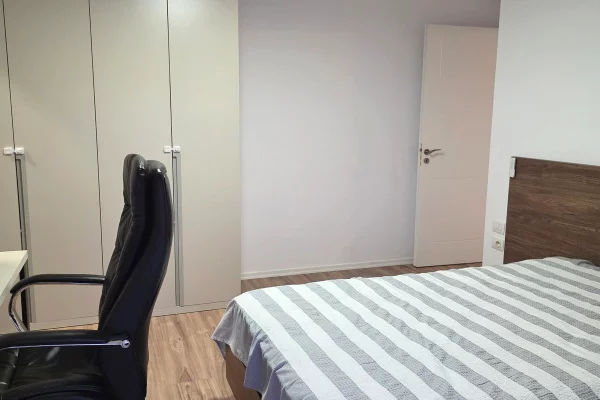 Shtepi ne shitje Apartament ne Tirane, 3+1, Mobilimi E mobiluar, Pagesa 141,000  Euro.