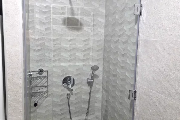 Shtepi ne shitje Apartament ne Tirane, 3+1, Mobilimi E mobiluar, Pagesa 141,000  Euro.