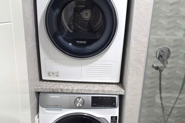 Shtepi ne shitje Apartament ne Tirane, 3+1, Mobilimi E mobiluar, Pagesa 141,000  Euro.