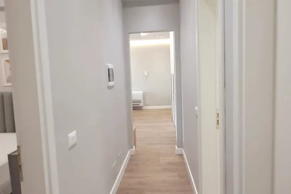 Shtepi me qera Apartament ne Tirane, 3+1, Mobilimi E mobiluar, Pagesa 1,500  Euro.