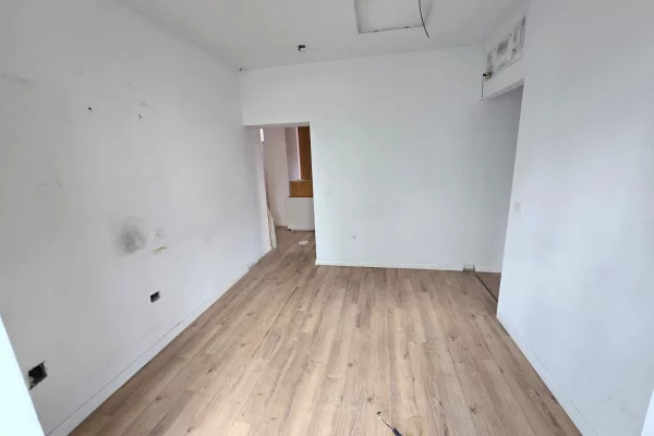 Business Property for Rent 3+1 in Tirana - 1,500 Euro