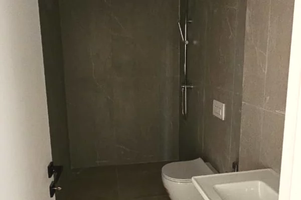 Shtepi ne shitje Apartament ne Tirane, 2+1, Mobilimi Bosh, pa mobiluar, Pagesa 397,000  Euro.