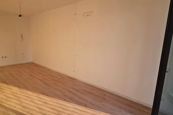 Shtepi ne shitje Apartament ne Tirane, 2+1, Mobilimi Bosh, pa mobiluar, Pagesa 397,000  Euro.