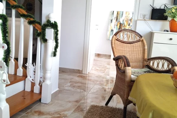 Shtepi ne shitje Duplex(shtepi me 2 kate) ne Durres, 3+1, Mobilimi E mobiluar, Pagesa 135,000  Euro.