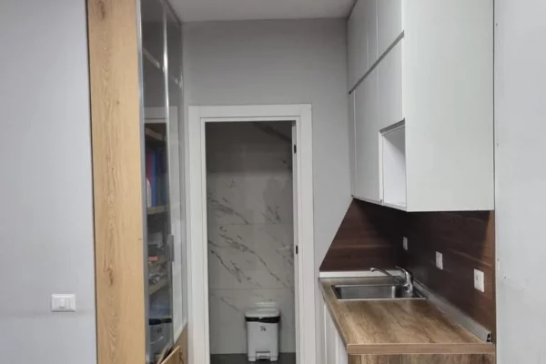 Business Property for Rent 3+1 in Tirana - 550 Euro