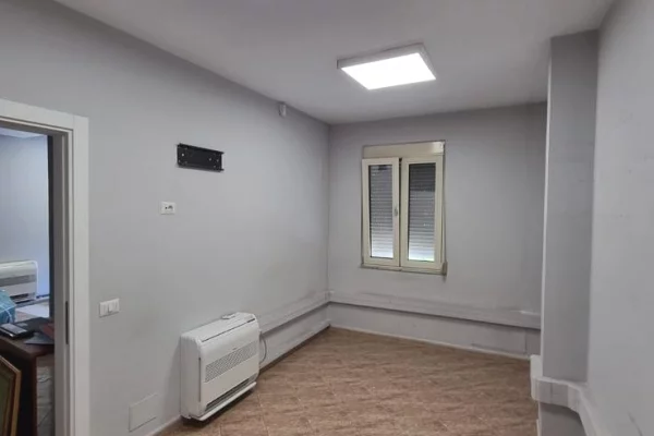 Business Property for Rent 3+1 in Tirana - 550 Euro