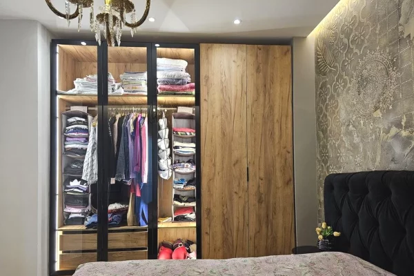 Shtepi ne shitje Apartament ne Tirane, 3+1, Mobilimi E mobiluar, Pagesa 390,000  Euro.