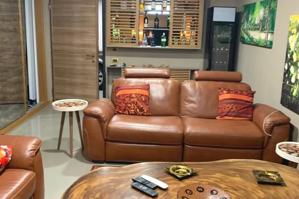 Shtepi ne shitje Vila Luksoze ne Tirane, 5+1, Mobilimi E mobiluar, Pagesa 975,000  Euro.