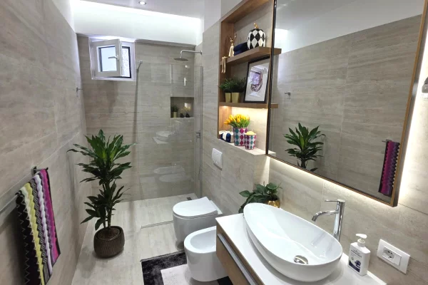 Shtepi ne shitje Apartament ne Tirane, 2+1, Mobilimi E mobiluar, Pagesa 297,000  Euro.