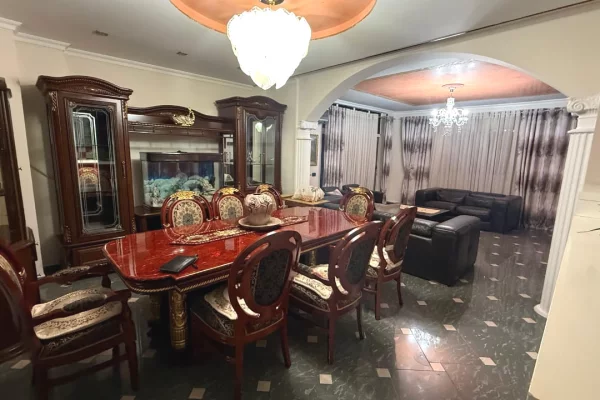 Shtepi me qera Apartament ne Tirane, 3+1, Mobilimi E mobiluar, Pagesa 700  Euro.