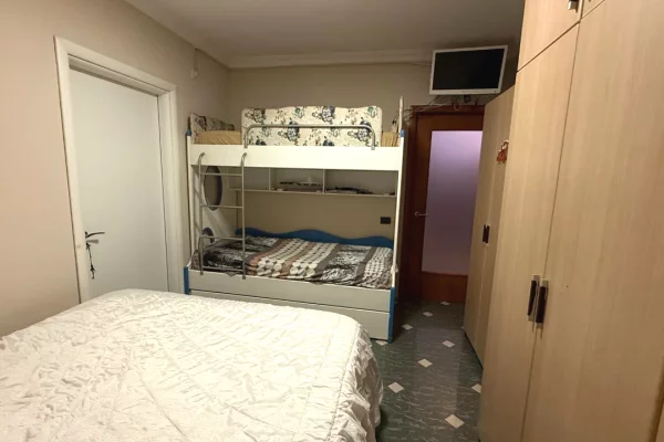 Shtepi me qera Apartament ne Tirane, 3+1, Mobilimi E mobiluar, Pagesa 700  Euro.