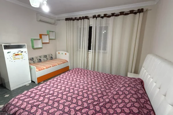 Shtepi me qera Apartament ne Tirane, 3+1, Mobilimi E mobiluar, Pagesa 700  Euro.