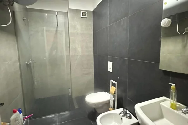 Shtepi ne shitje Duplex(shtepi me 2 kate) ne Tirane, 3+1, Mobilimi E mobiluar, Pagesa 249,900  Euro.