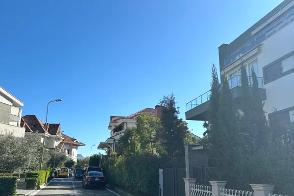 Shtepi ne shitje 5+1 ne Tirane - 10,000 Euro