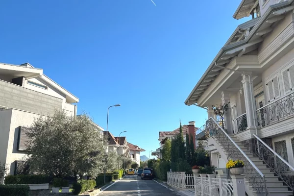 Shtepi ne shitje 5+1 ne Tirane - 10,000 Euro
