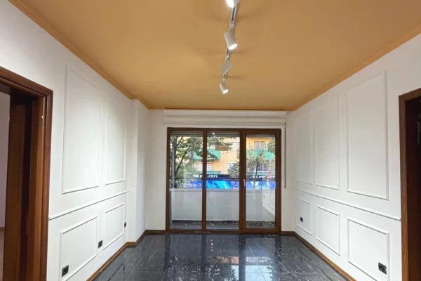 Ambient biznesi me qera 3+1 ne Tirane - 73,000 Leke