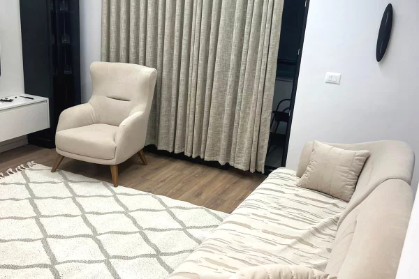 Shtepi me qera Apartament ne Tirane, 2+1, Mobilimi E mobiluar, Pagesa 800  Euro.