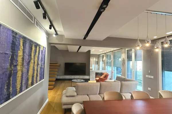 Shtepi me qera 3+1 ne Tirane - 2,000 Euro