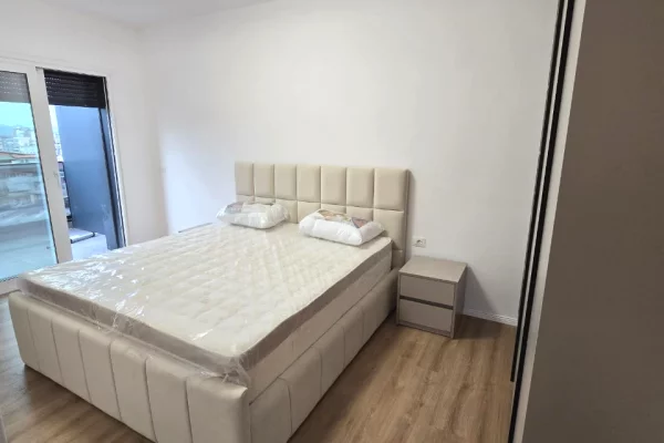 Shtepi me qera Apartament ne Tirane, 2+1, Mobilimi E mobiluar, Pagesa 1,400  Euro.