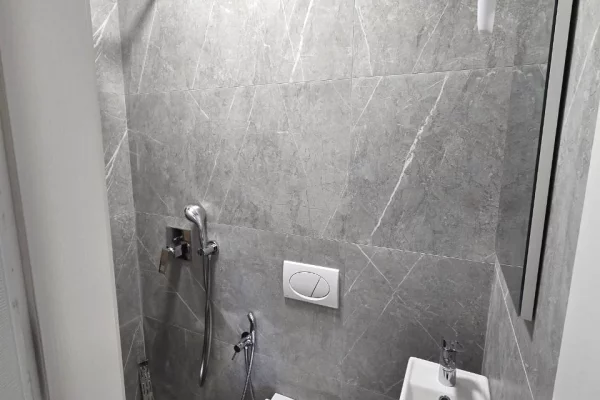 Shtepi me qera Apartament ne Tirane, 2+1, Mobilimi E mobiluar, Pagesa 1,400  Euro.