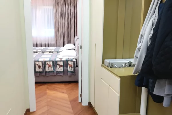 Shtepi ne shitje Apartament ne Tirane, 1+1, Mobilimi E mobiluar, Pagesa 304,000  Euro.