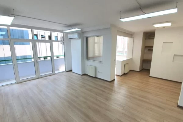 Ambient biznesi me qera 3+1 ne Tirane - 1,700 Euro