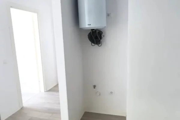 Shtepi ne shitje Apartament ne Tirane, 2+1, Mobilimi Bosh, pa mobiluar, Pagesa 115,000  Euro.