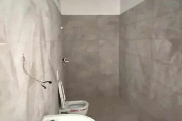 Shtepi ne shitje Apartament ne Tirane, 2+1, Mobilimi Bosh, pa mobiluar, Pagesa 115,000  Euro.