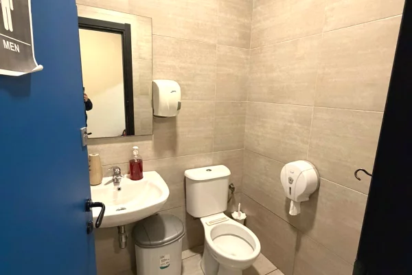 📍Jepet me qira ambient per zyra te Sheshi Skenderbej ne Qender!