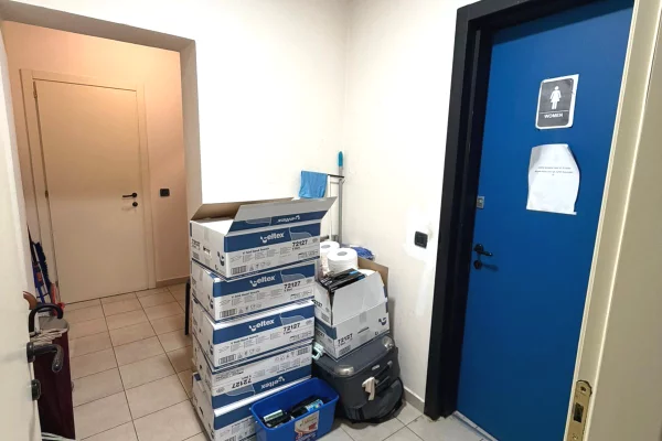 📍Jepet me qira ambient per zyra te Sheshi Skenderbej ne Qender!