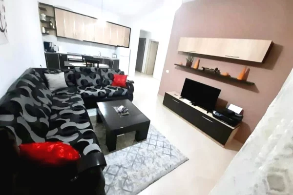 Shtepi me qera 2+1 ne Tirane - 550 Euro