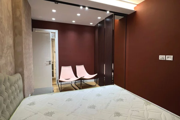 Shtepi me qera Duplex(shtepi me 2 kate) ne Tirane, 3+1, Mobilimi E mobiluar, Pagesa 2,000  Euro.