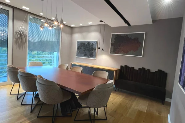 Shtepi me qera Duplex(shtepi me 2 kate) ne Tirane, 3+1, Mobilimi E mobiluar, Pagesa 2,000  Euro.