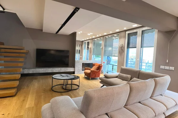 Shtepi me qera 3+1 ne Tirane - 2,000 Euro