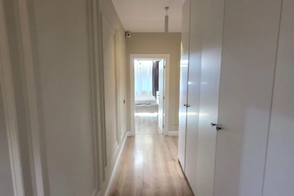 Shtepi ne shitje Apartament ne Tirane, 2+1, Mobilimi E mobiluar, Pagesa 452,000  Euro.