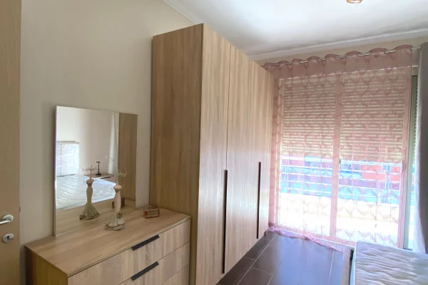 Shtepi me qera 2+1 ne Tirane - 50,000 Leke