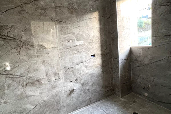 Shtepi me qera Vila Luksoze ne Tirane, 3+1, Mobilimi E mobiluar, Pagesa 2,000  Euro.