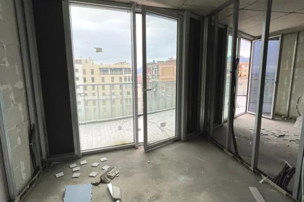 Shtepi ne shitje Apartament ne Tirane, 1+1, Mobilimi Bosh, pa mobiluar, Pagesa 378,000  Euro.