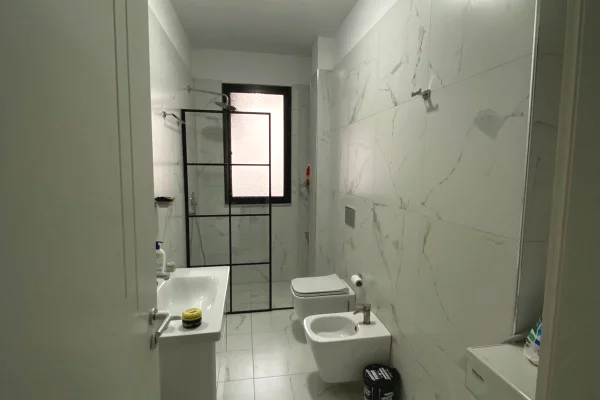 Shtepi ne shitje Apartament ne Tirane, 2+1, Mobilimi E mobiluar, Pagesa 14,090,000  Leke.