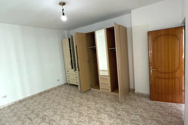 Shtepi ne shitje Apartament ne Tirane, 3+1, Mobilimi Bosh, pa mobiluar, Pagesa 248,000  Euro.