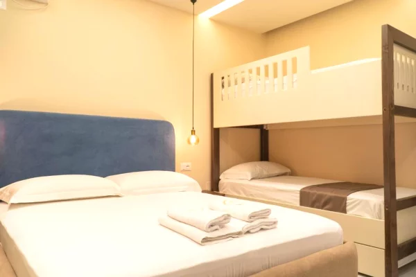 Shtepi ne shitje Apartament ne Sarande, 3+1, Mobilimi E mobiluar, Pagesa 313,900  Euro.