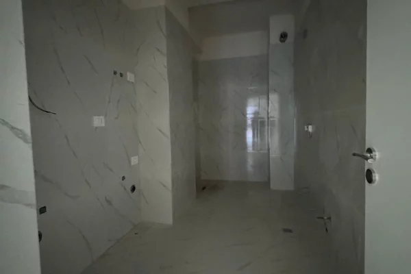 Shtepi ne shitje Apartament ne Tirane, 3+1, Mobilimi Bosh, pa mobiluar, Pagesa 207,800  Euro.