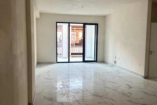 Shtepi ne shitje Apartament ne Tirane, 3+1, Mobilimi Bosh, pa mobiluar, Pagesa 207,800  Euro.