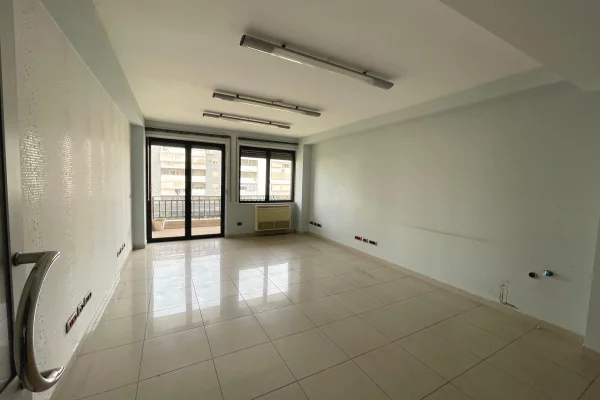 Shtepi ne shitje Apartament ne Tirane, 4+1, Mobilimi Pjeserisht e mobiluar, Pagesa 620,000  Euro.