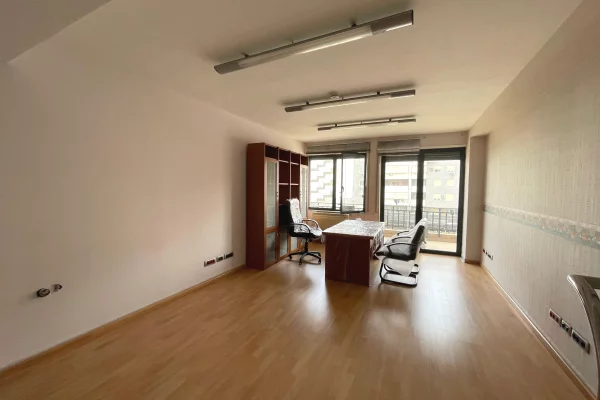 Shtepi ne shitje Apartament ne Tirane, 4+1, Mobilimi Pjeserisht e mobiluar, Pagesa 620,000  Euro.