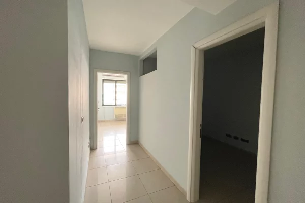 Shtepi ne shitje Apartament ne Tirane, 4+1, Mobilimi Pjeserisht e mobiluar, Pagesa 620,000  Euro.