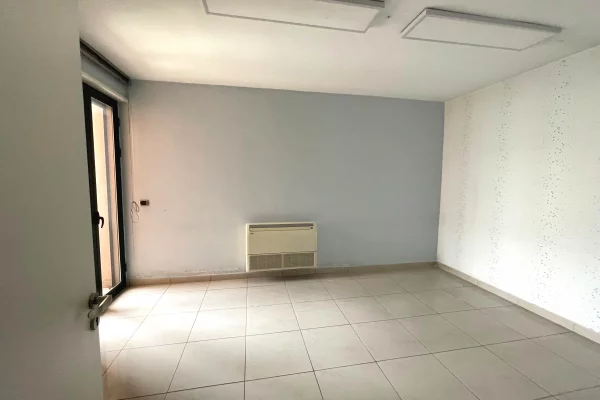 Shtepi ne shitje Apartament ne Tirane, 4+1, Mobilimi Pjeserisht e mobiluar, Pagesa 620,000  Euro.