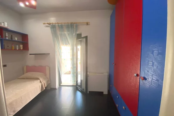 Shtepi ne shitje Apartament ne Tirane, 2+1, Mobilimi E mobiluar, Pagesa 168,000,000  Leke.